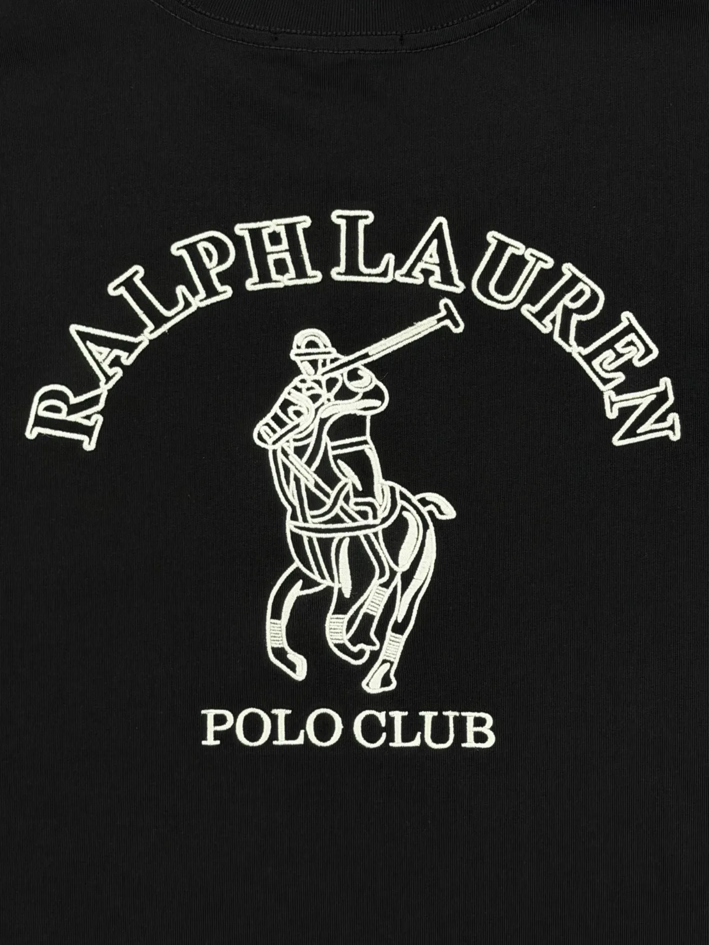 P160 [High Quality]Ralph Lauren*Ralph Lauren embroidery micro-label simple‼ ️Short-sleeved T-shirt 💗Ralph Lauren classic short-sleeved T-shirt, custom-made 280g pure cotton fabric, soft and breathable, classic horseback golf🏌️ embroidery on the chest, logo + logo embroidery on the back, simple and recognizable. Round neck design, neat tailoring, customized 280g pure cotton fabric, soft and smooth to the touch, great breathability, super comfortable to wear in summer! The same loose version for men and women, OK to wear alone or layered, versatile ~ 𝐂𝐎𝐋𝐎𝐔𝐑: black white 𝐒𝐈𝐙𝐄: S-xL Size chart: S: Shoulder width 51 - Bust 55 - Clothing length 70 M: Shoulder width 53 - Bust 57 - Clothing length 72 L: Shoulder width 55 - Bust 59 - Clothing length 74 XL: Shoulder width 57 - Bust 61 - Clothing length 76